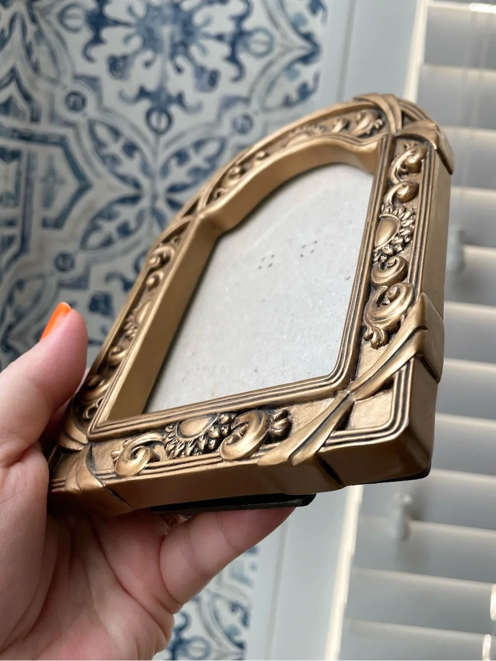 Vintage goldtone molded resin photo frame celestial sun/sunflower coffeehouse
